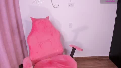 Snapshot of ashleyy18__ chatting on 02/06/25, 08:50 Ashleyy18 online show from 02/06/25, 08:50