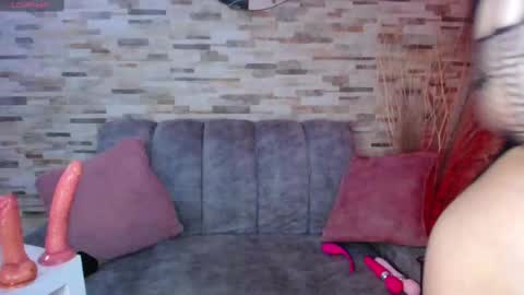 Snapshot of ashlye_hill chatting on 09/23/25, 03:53 Ashlye online show from 09/23/25, 03:53