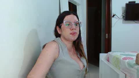 Snapshot of ashlymoon chatting on 05/16/26, 12:51 AshlyMoon online show from 05/16/26, 12:51