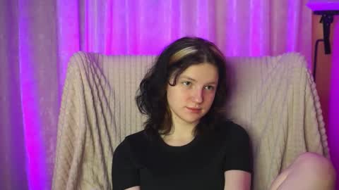 Snapshot of ashlyvincente chatting on 03/19/26, 08:35 Kristine online show from 03/19/26, 08:35