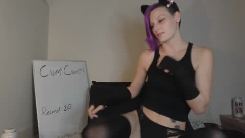 Snapshot of ashquartz chatting on 10/31/25, 11:50 Ash online show from 10/31/25, 11:50