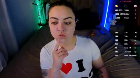 Snapshot of ashton_heidi chatting on 10/18/25, 11:38 Your girlfriend online show from 10/18/25, 11:38