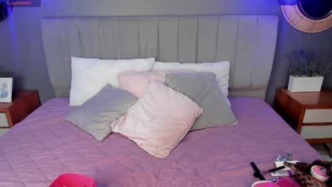 Snapshot of asia_25_ chatting on 12/17/24, 11:59 PAO   online show from 12/17/24, 11:59