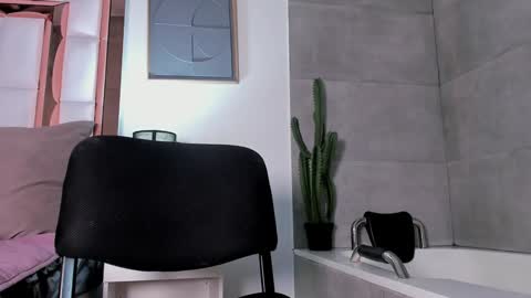 Snapshot of asia_25_ chatting on 01/17/25, 06:36 PAO   online show from 01/17/25, 06:36