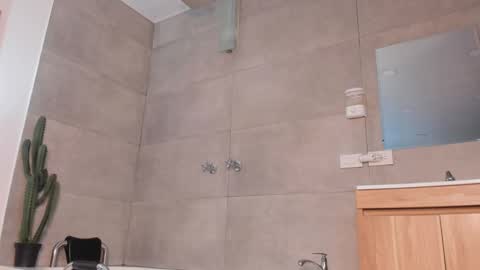 Snapshot of asia_25_ chatting on 01/31/25, 05:51 PAO   online show from 01/31/25, 05:51