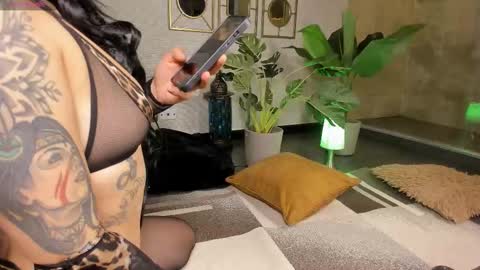 Snapshot of asia_25_ chatting on 10/16/25, 09:10 PAO   online show from 10/16/25, 09:10