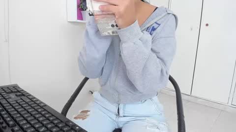 Camila online show from 01/29/25, 12:45