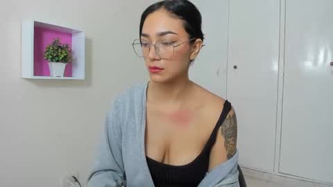 Camila online show from 03/05/25, 01:17