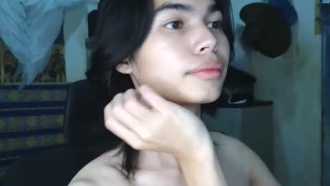 asian_babyboi online show from 11/28/25, 04:20