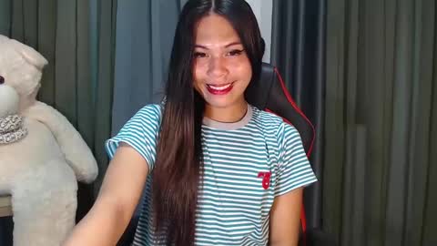 Snapshot of asian_boy_ralph143 chatting on 12/29/24, 12:01 ELLE dont forget to follow and thumbs up online show from 12/29/24, 12:01