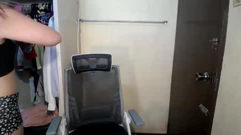 Snapshot of asian_bunnyx69 chatting on 11/12/25, 04:35 Asia online show from 11/12/25, 04:35