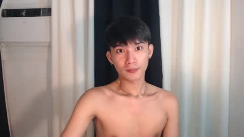 Snapshot of asian_cutiebaexx chatting on 10/26/25, 05:13 Pat online show from 10/26/25, 05:13