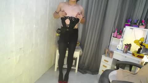 asian_handsomexx online show from 07/04/26, 10:32