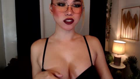 Snapshot of asian_hinata chatting on 12/16/24, 12:59 hinata online show from 12/16/24, 12:59