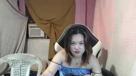 Snapshot of asian_honey69 chatting on 09/26/25, 12:25 bb girl online show from 09/26/25, 12:25