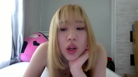 Snapshot of asian_kitty00 chatting on 05/13/26, 04:26 Sakura online show from 05/13/26, 04:26