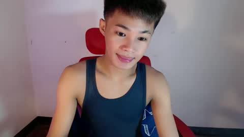 Snapshot of asian_lover05 chatting on 06/06/26, 04:44 asian_lover05 online show from 06/06/26, 04:44