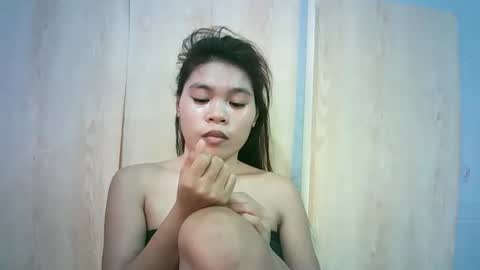 Snapshot of asian_novielyn19xxx chatting on 05/18/26, 04:07 asian_novielyn19xxx online show from 05/18/26, 04:07