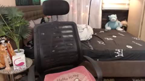 Snapshot of asian_princess15 chatting on 01/16/25, 04:28 angela online show from 01/16/25, 04:28