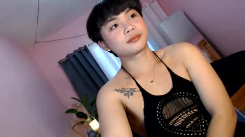 Snapshot of asian_reyshell chatting on 07/18/26, 05:22 Reyshell online show from 07/18/26, 05:22