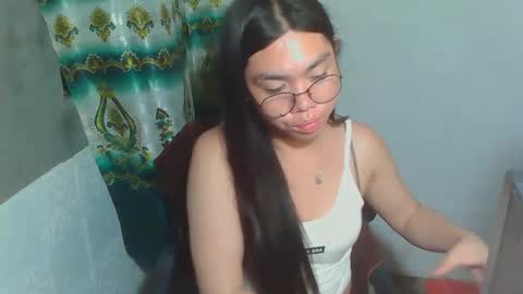 Snapshot of asian_rhean chatting on 02/26/25, 07:27 Rhean online show from 02/26/25, 07:27