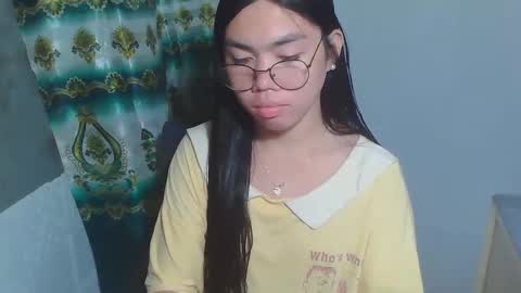 Snapshot of asian_rhean chatting on 02/28/25, 10:52 Rhean online show from 02/28/25, 10:52