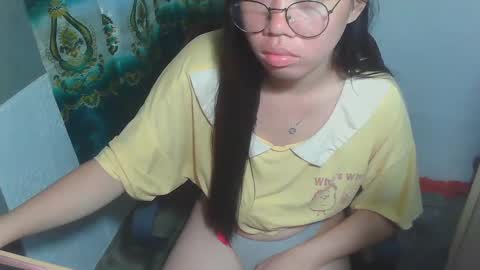 Snapshot of asian_rhean chatting on 03/05/25, 12:05 Rhean online show from 03/05/25, 12:05