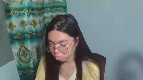 Snapshot of asian_rhean chatting on 03/07/25, 10:02 Rhean online show from 03/07/25, 10:02