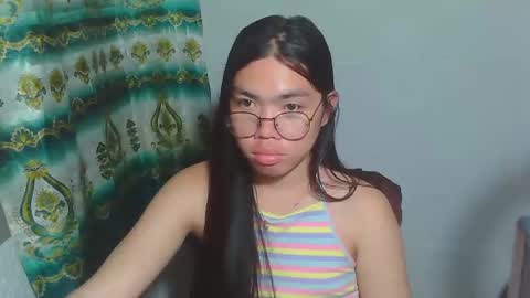 Snapshot of asian_rhean chatting on 03/07/25, 05:17 Rhean online show from 03/07/25, 05:17