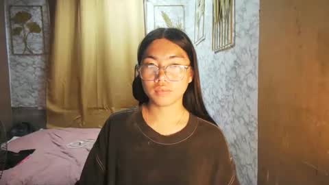 Snapshot of asian_rhean chatting on 09/16/25, 11:44 Rhean online show from 09/16/25, 11:44