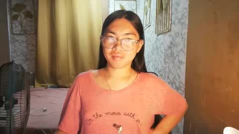 Snapshot of asian_rhean chatting on 09/18/25, 05:48 Rhean online show from 09/18/25, 05:48