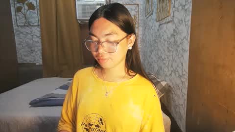 Snapshot of asian_rhean chatting on 09/30/25, 11:43 Rhean online show from 09/30/25, 11:43