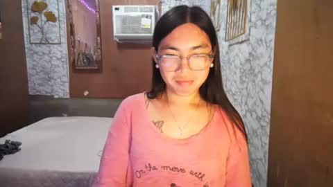 Snapshot of asian_rhean chatting on 10/11/25, 11:31 Rhean online show from 10/11/25, 11:31