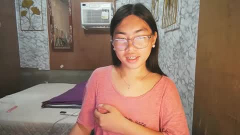 Snapshot of asian_rhean chatting on 10/11/25, 11:36 Rhean online show from 10/11/25, 11:36