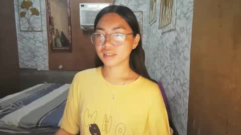 Snapshot of asian_rhean chatting on 10/14/25, 11:05 Rhean online show from 10/14/25, 11:05