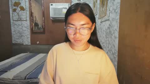 Snapshot of asian_rhean chatting on 10/23/25, 02:22 Rhean online show from 10/23/25, 02:22