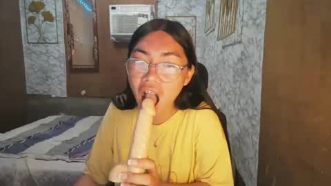 Snapshot of asian_rhean chatting on 10/25/25, 12:18 Rhean online show from 10/25/25, 12:18