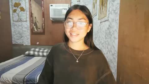 Snapshot of asian_rhean chatting on 10/27/25, 05:33 Rhean online show from 10/27/25, 05:33