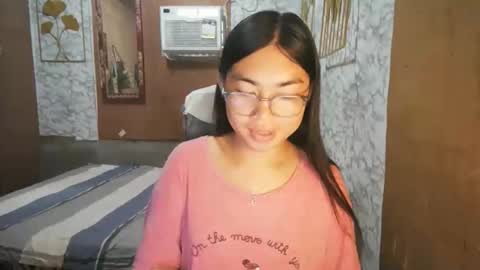 Snapshot of asian_rhean chatting on 10/31/25, 10:55 Rhean online show from 10/31/25, 10:55