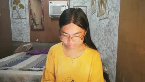 Snapshot of asian_rhean chatting on 11/05/25, 10:54 Rhean online show from 11/05/25, 10:54