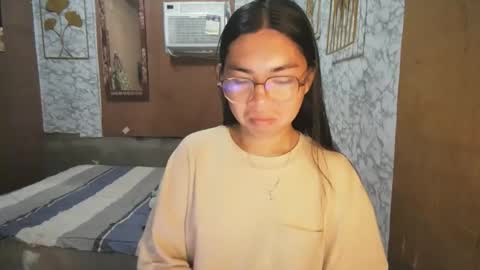 Snapshot of asian_rhean chatting on 11/07/25, 11:27 Rhean online show from 11/07/25, 11:27