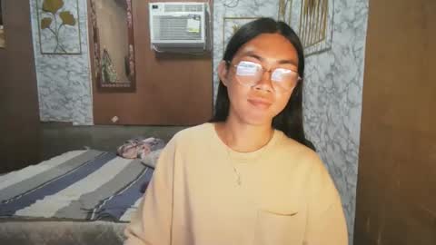 Snapshot of asian_rhean chatting on 11/08/25, 11:32 Rhean online show from 11/08/25, 11:32