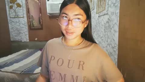 Snapshot of asian_rhean chatting on 11/10/25, 10:31 Rhean online show from 11/10/25, 10:31