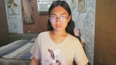 Snapshot of asian_rhean chatting on 11/11/25, 10:37 Rhean online show from 11/11/25, 10:37