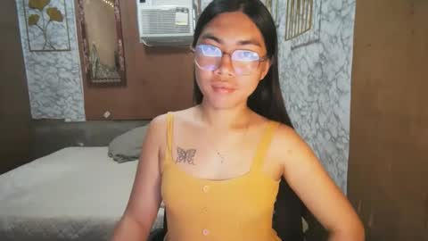 Snapshot of asian_rhean chatting on 11/12/25, 11:03 Rhean online show from 11/12/25, 11:03