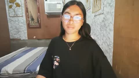 Snapshot of asian_rhean chatting on 11/13/25, 11:25 Rhean online show from 11/13/25, 11:25