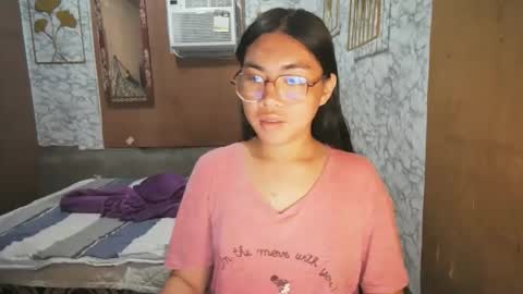 Snapshot of asian_rhean chatting on 11/16/25, 10:10 Rhean online show from 11/16/25, 10:10