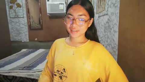 Snapshot of asian_rhean chatting on 11/17/25, 10:15 Rhean online show from 11/17/25, 10:15