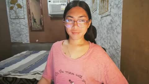 Snapshot of asian_rhean chatting on 11/19/25, 10:15 Rhean online show from 11/19/25, 10:15