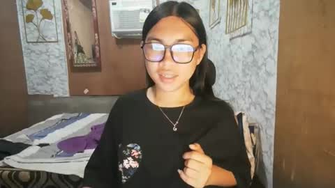 Snapshot of asian_rhean chatting on 11/21/25, 02:54 Rhean online show from 11/21/25, 02:54